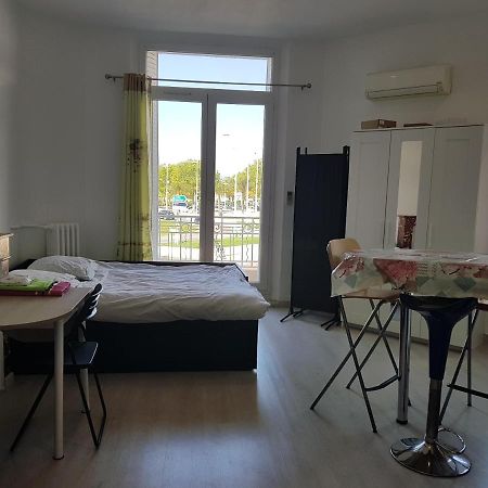 Studio With Sea View For 2 People Toulon Bagian luar foto