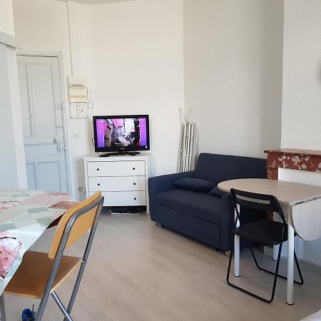 Studio With Sea View For 2 People Toulon Bagian luar foto