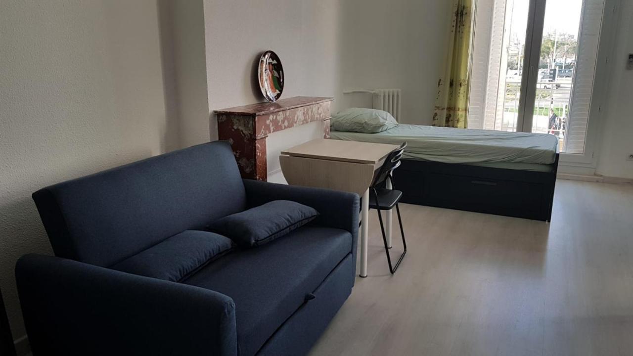 Studio With Sea View For 2 People Toulon Bagian luar foto