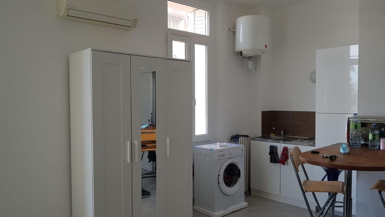 Studio With Sea View For 2 People Toulon Bagian luar foto