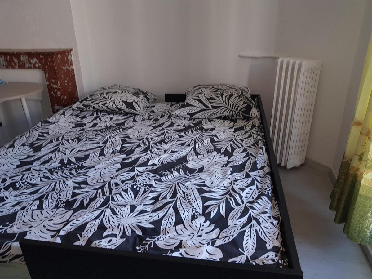 Studio With Sea View For 2 People Toulon Bagian luar foto