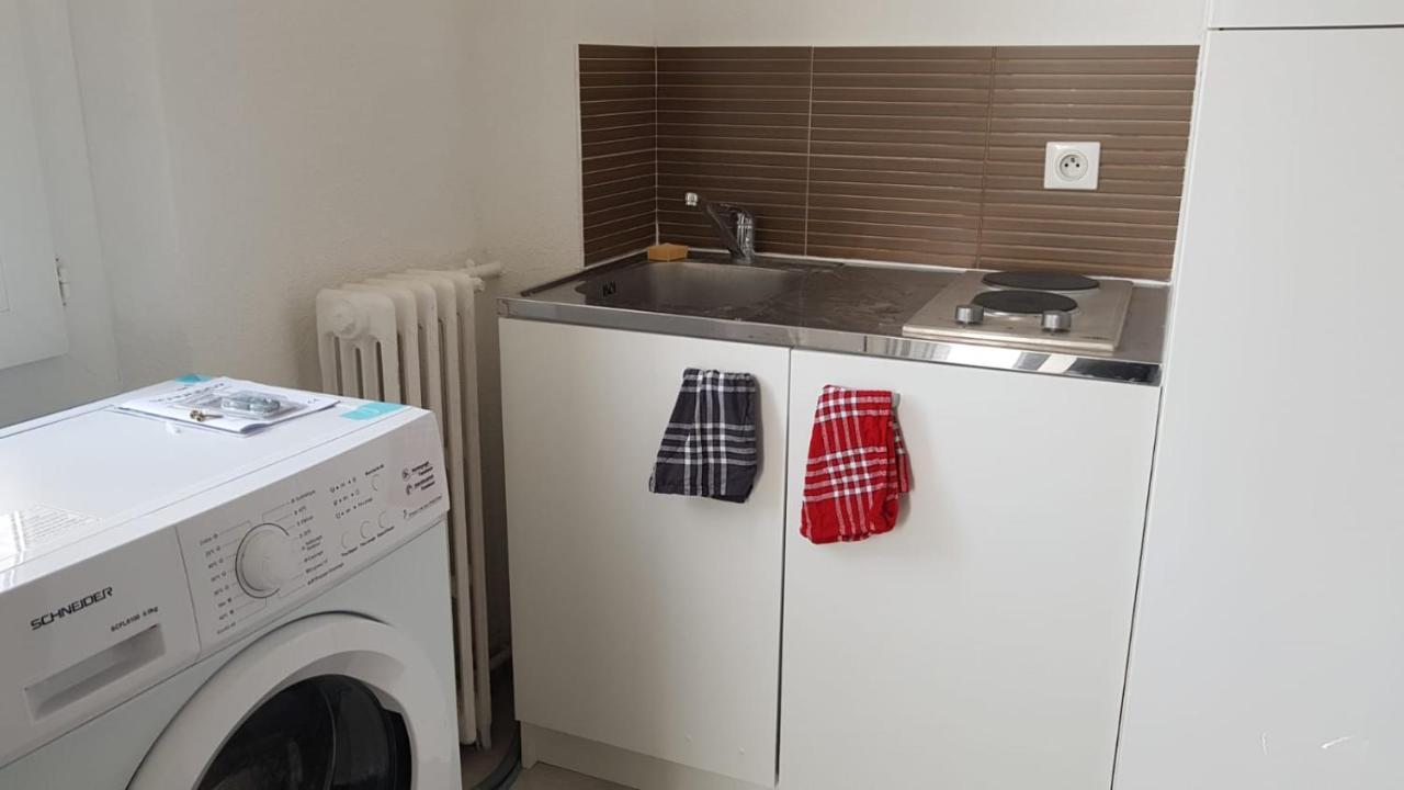 Studio With Sea View For 2 People Toulon Bagian luar foto