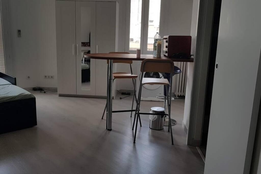Studio With Sea View For 2 People Toulon Bagian luar foto