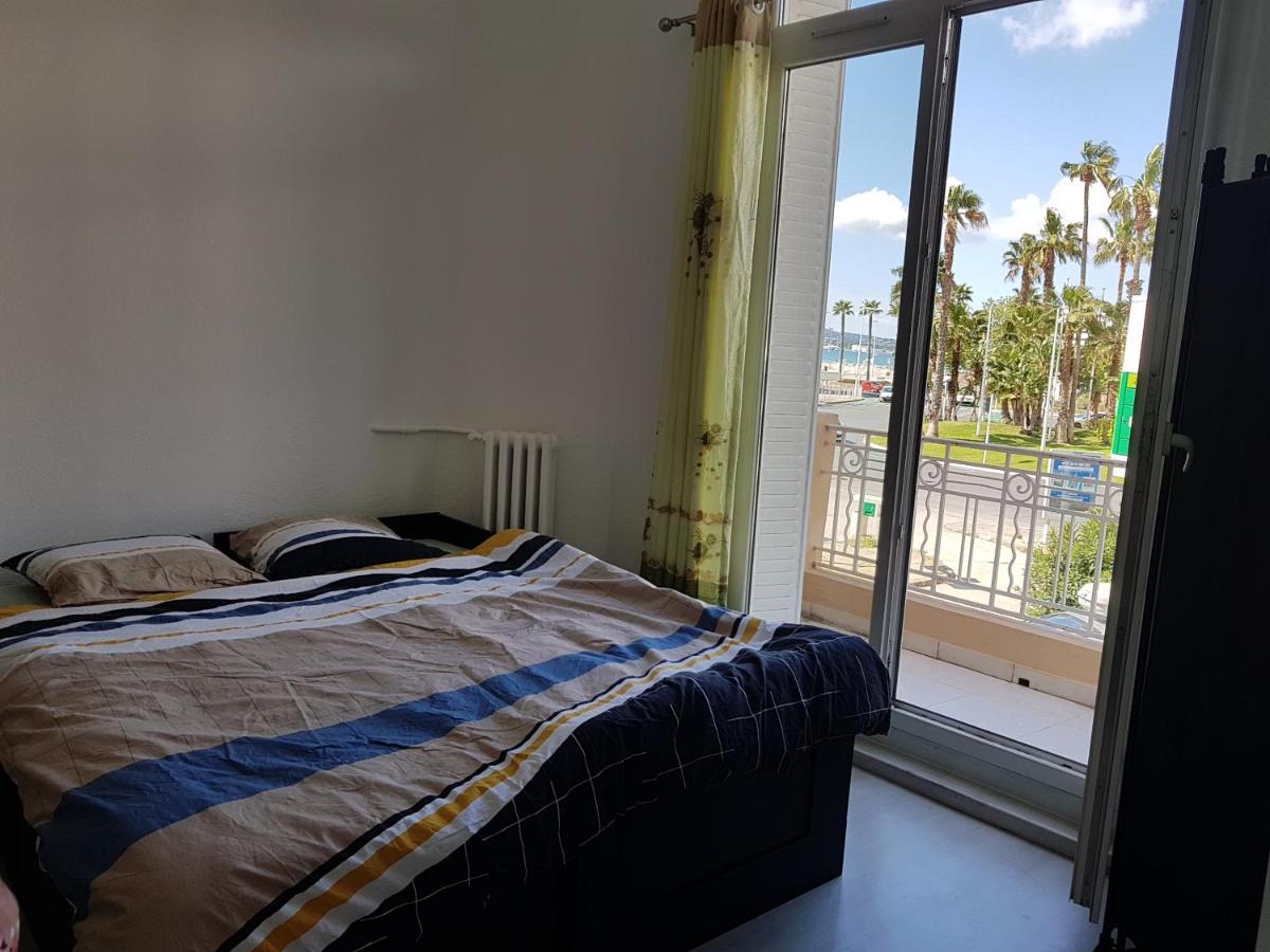 Studio With Sea View For 2 People Toulon Bagian luar foto