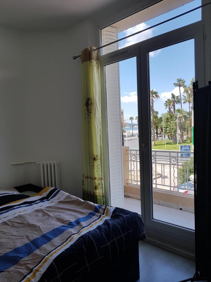 Studio With Sea View For 2 People Toulon Bagian luar foto