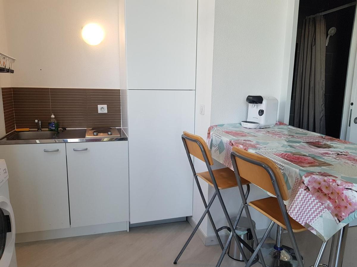 Studio With Sea View For 2 People Toulon Bagian luar foto