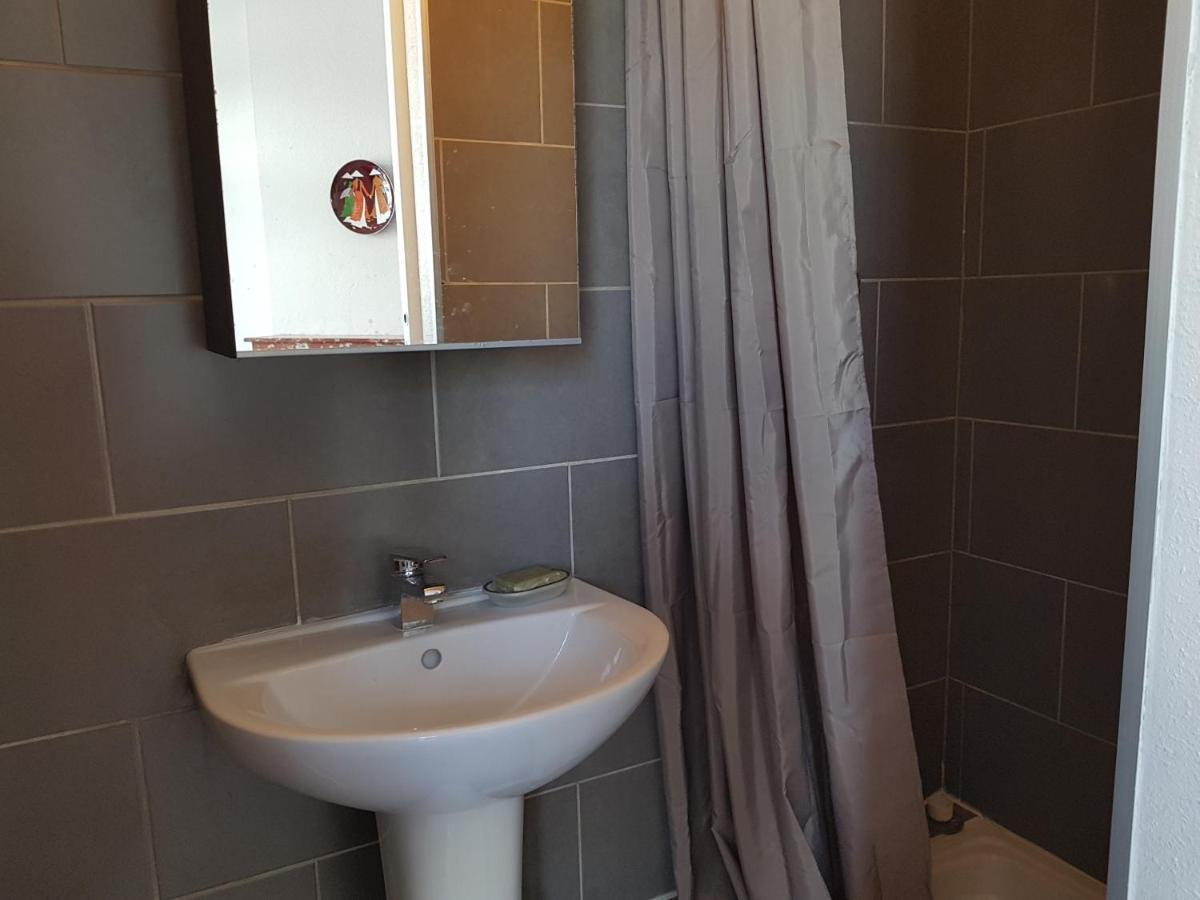 Studio With Sea View For 2 People Toulon Bagian luar foto