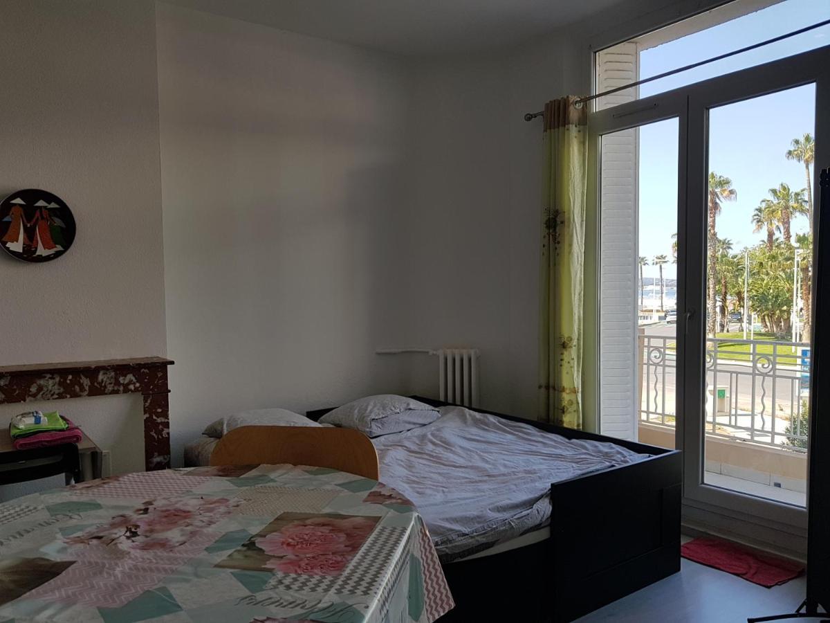 Studio With Sea View For 2 People Toulon Bagian luar foto