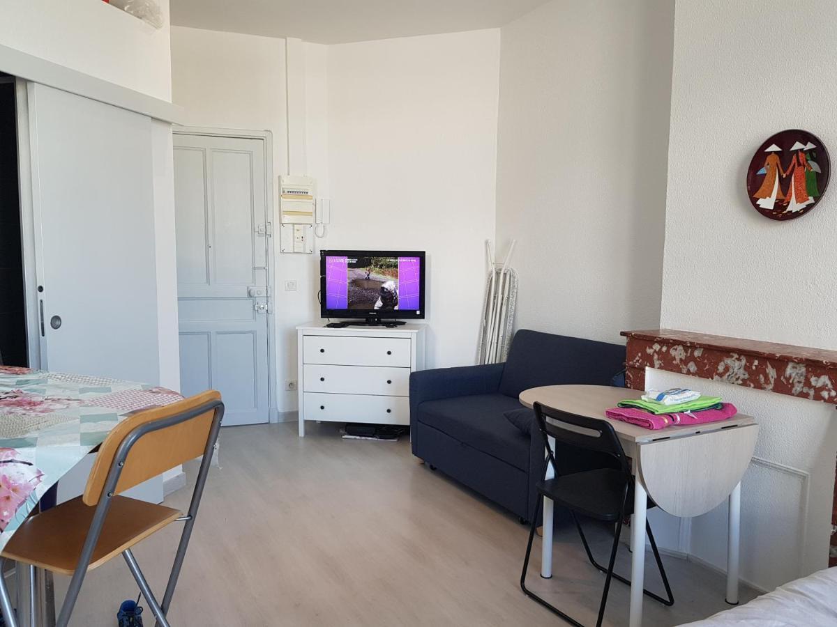 Studio With Sea View For 2 People Toulon Bagian luar foto